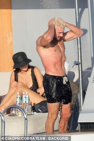 102258761-15112267-Efron_seen_ri