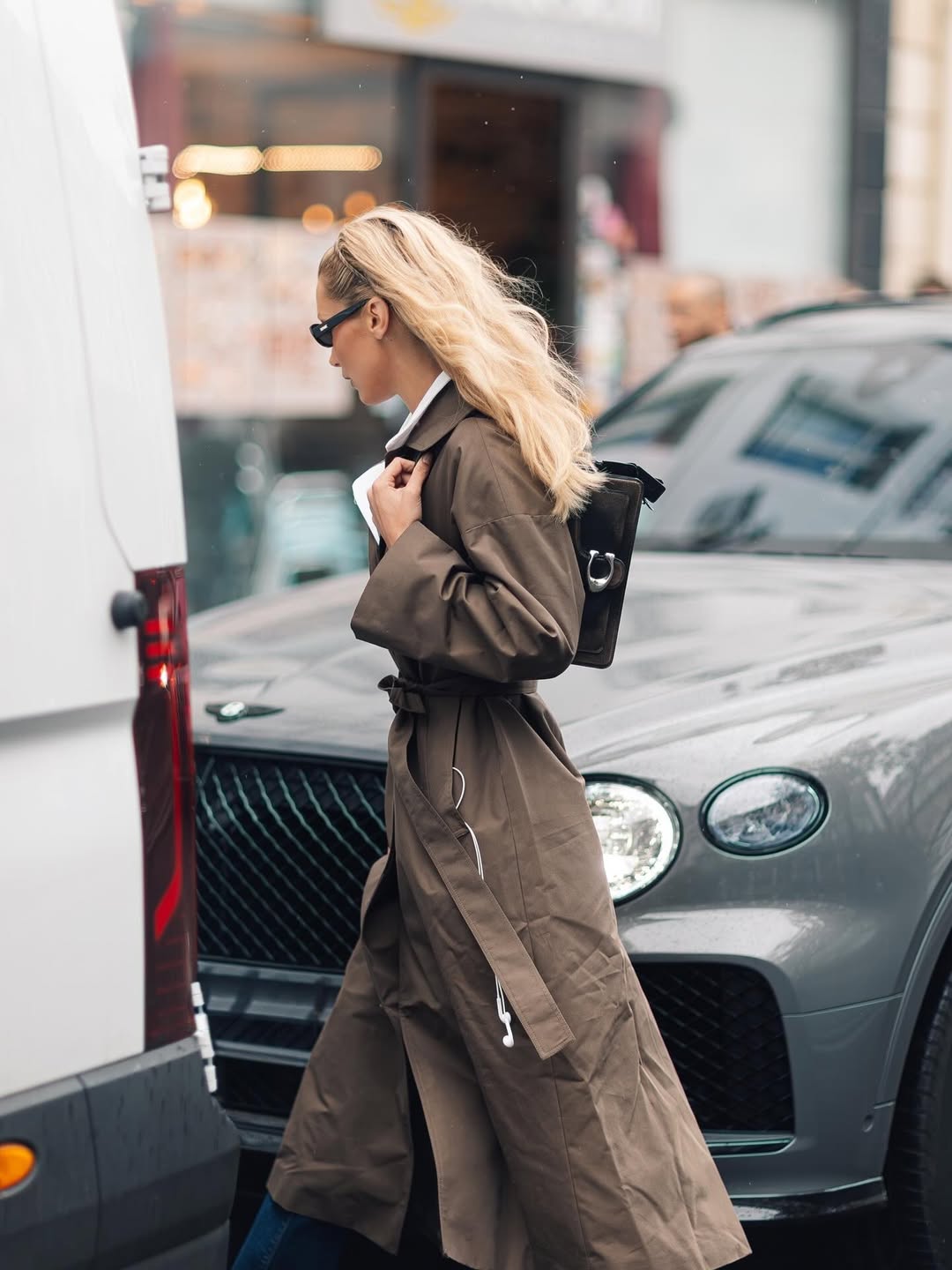 Bella Hadid arriving at a “mysterious project” in Paris today. 👀🤎📸- Tiziano da Silva#bellahad (2)