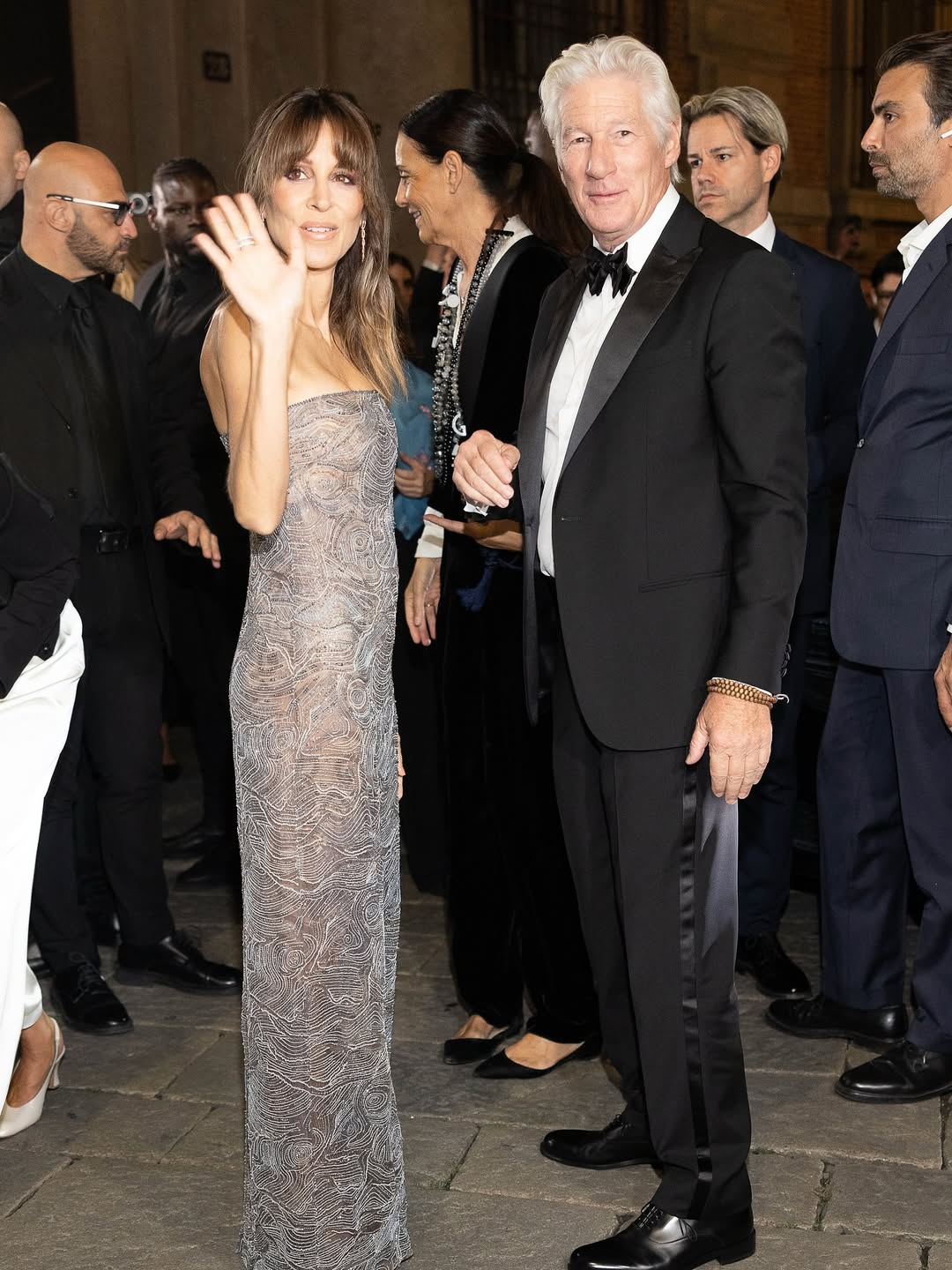 RICHARD GERE ET SON ÉPOUSE AU DÉFILÉ GIORGIO ARMANIL’acteur Richard Gere a fait une apparition r (3)