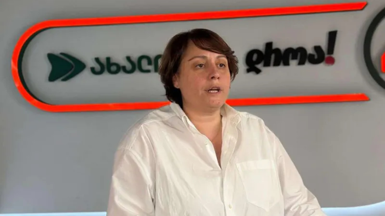 ელენე ხოშტარია