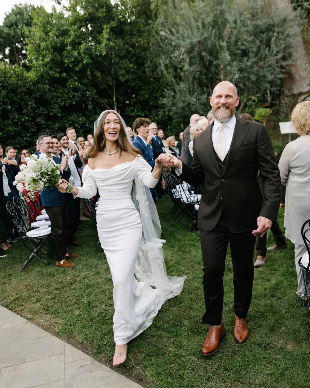 #AlanaHadid (@lanzybear) and Ross Williams tied the knot at the father-of-the-bride’s home in Lo (2)
