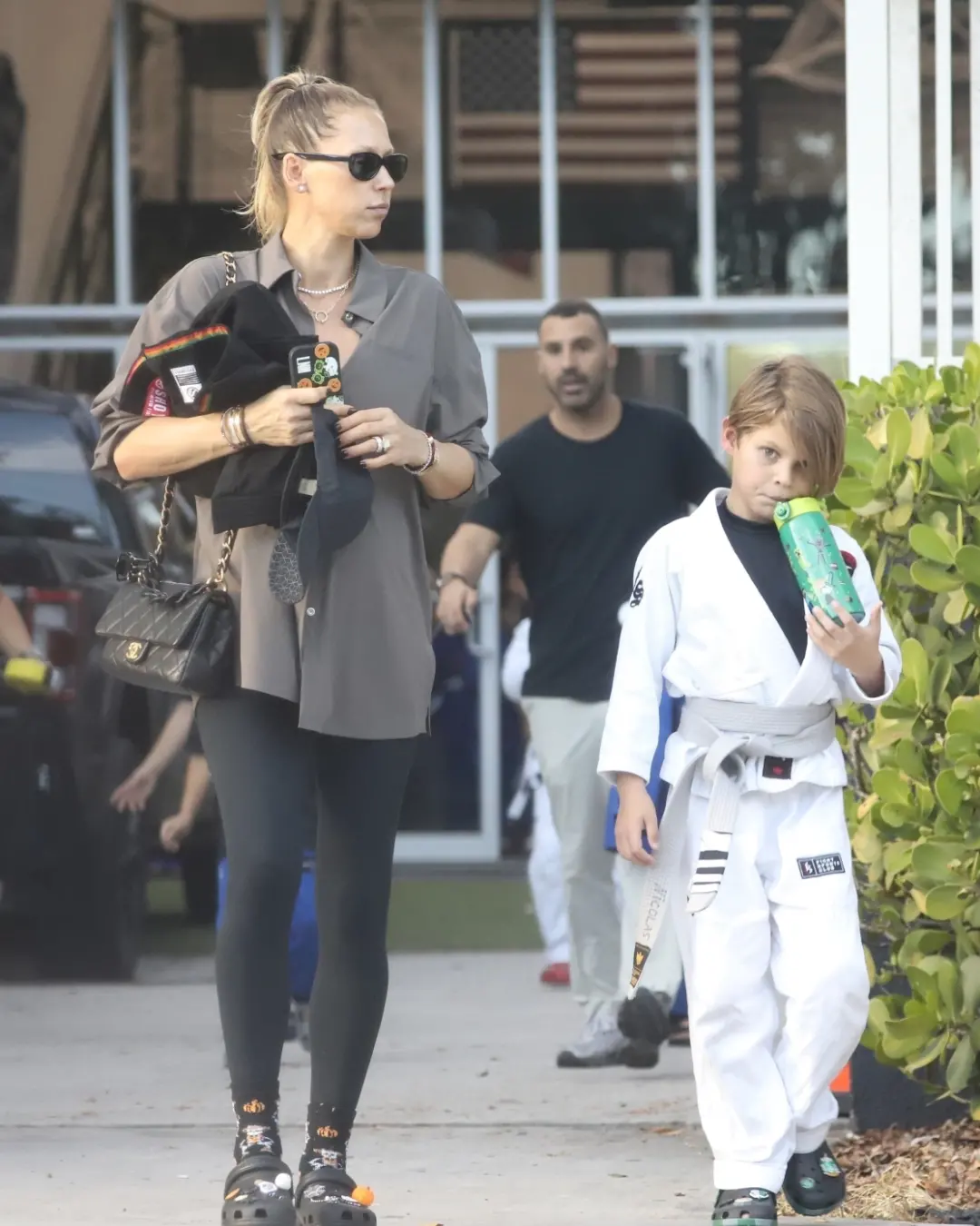 NEW PHOTOS - НОВЫЕ ФОТО- 27 октября 2025 года папарацци сфотографировали @annakournikova с Коле (1)