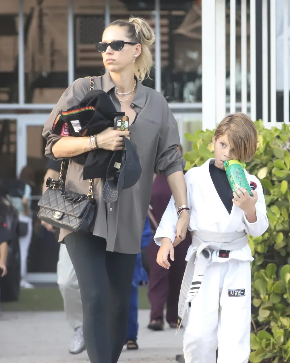 NEW PHOTOS - НОВЫЕ ФОТО- 27 октября 2025 года папарацци сфотографировали @annakournikova с Коле (3)