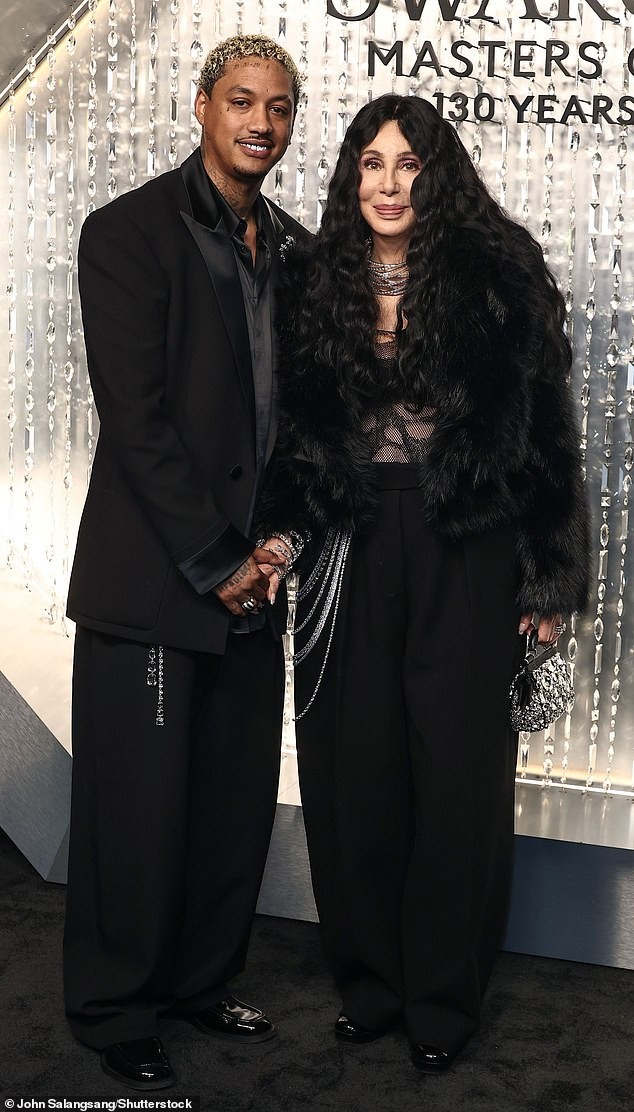 103400683-15237207-Cher_cozied_u