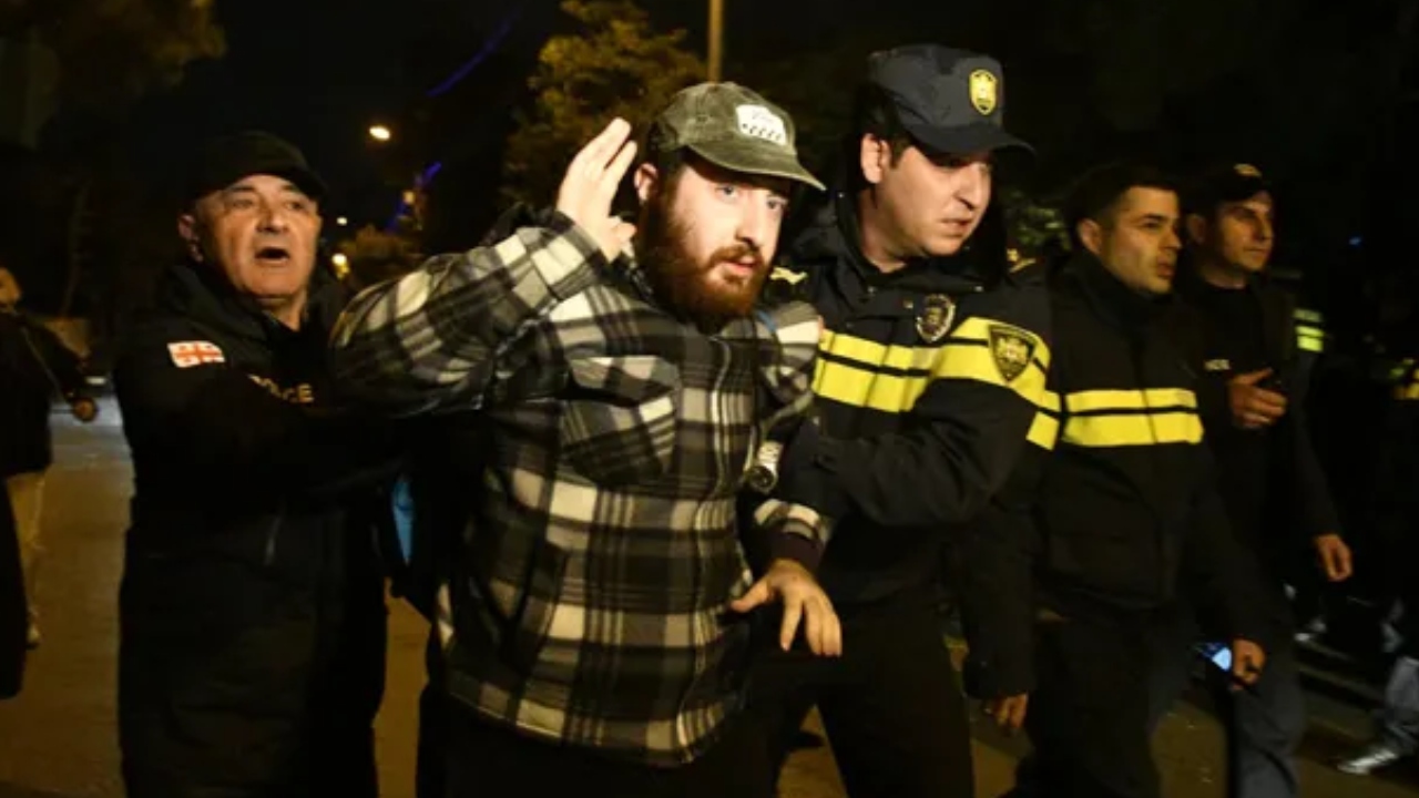 2025-11-19_23-40-48_957720