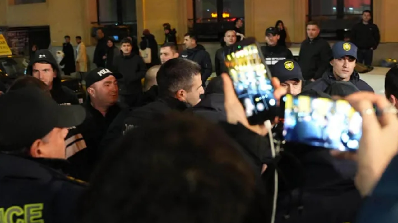 2025-11-24_22-31-40_135807