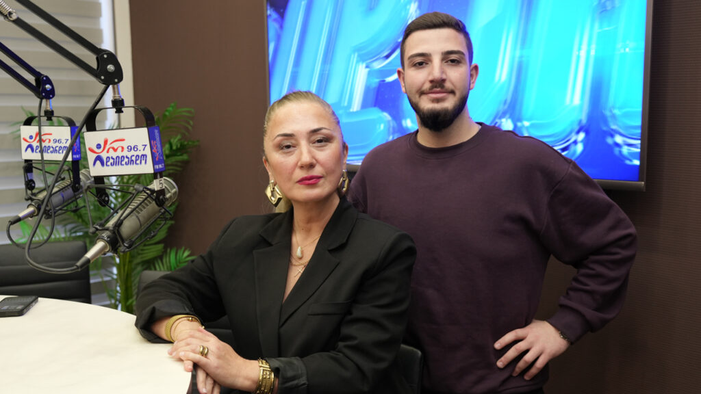 „ჩემთვის აბსოლუტურად უცნობმა ადამიანმა მომძებნა და მთხოვა, რომ მისთვის რაღაც შემექმნა… მარტო ამ სიმღერად ღირდა ეს წელი“ – ეკა გოგოლაძე და დავით ბენდელიანი სტუმრად „არ დაიდარდოში“