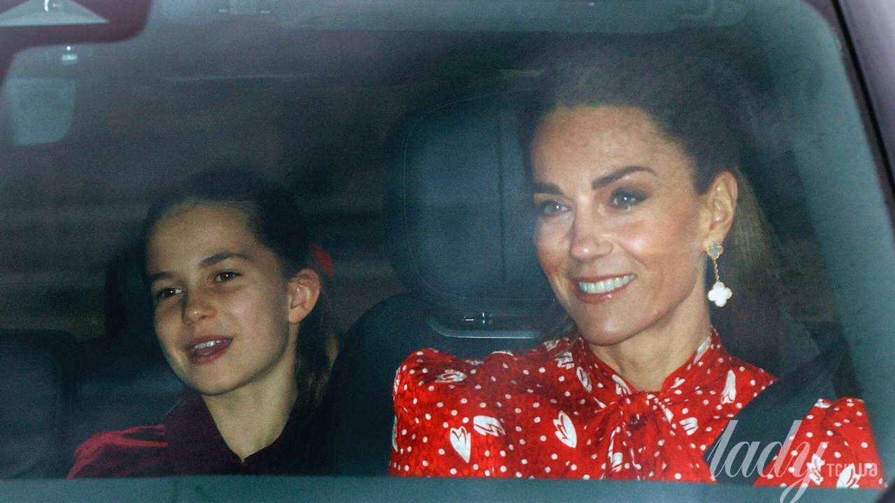 პრინცესა ქეითი და მისი ქალიშვილი შარლოტა, სამეფო ვახშამზე ულამაზესი ვარცხნილობებით გამოჩნდნენ