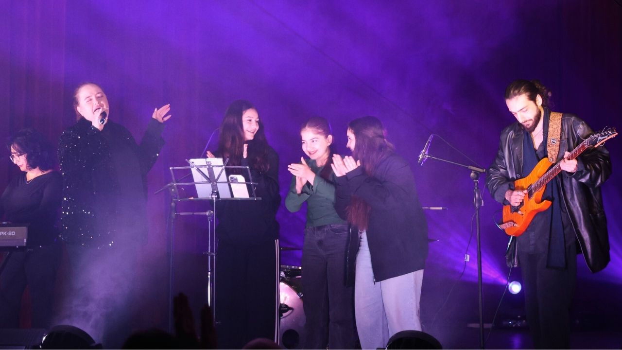 გარდაბნის მუნიციპალიტეტის კულტურის სახლში, ა(ა)იპ „კულტურისა და ხელოვნების ცენტრის“ ორგანიზებით, ბენდ „Positive Energy-ს“ კონცერტი გაიმართა