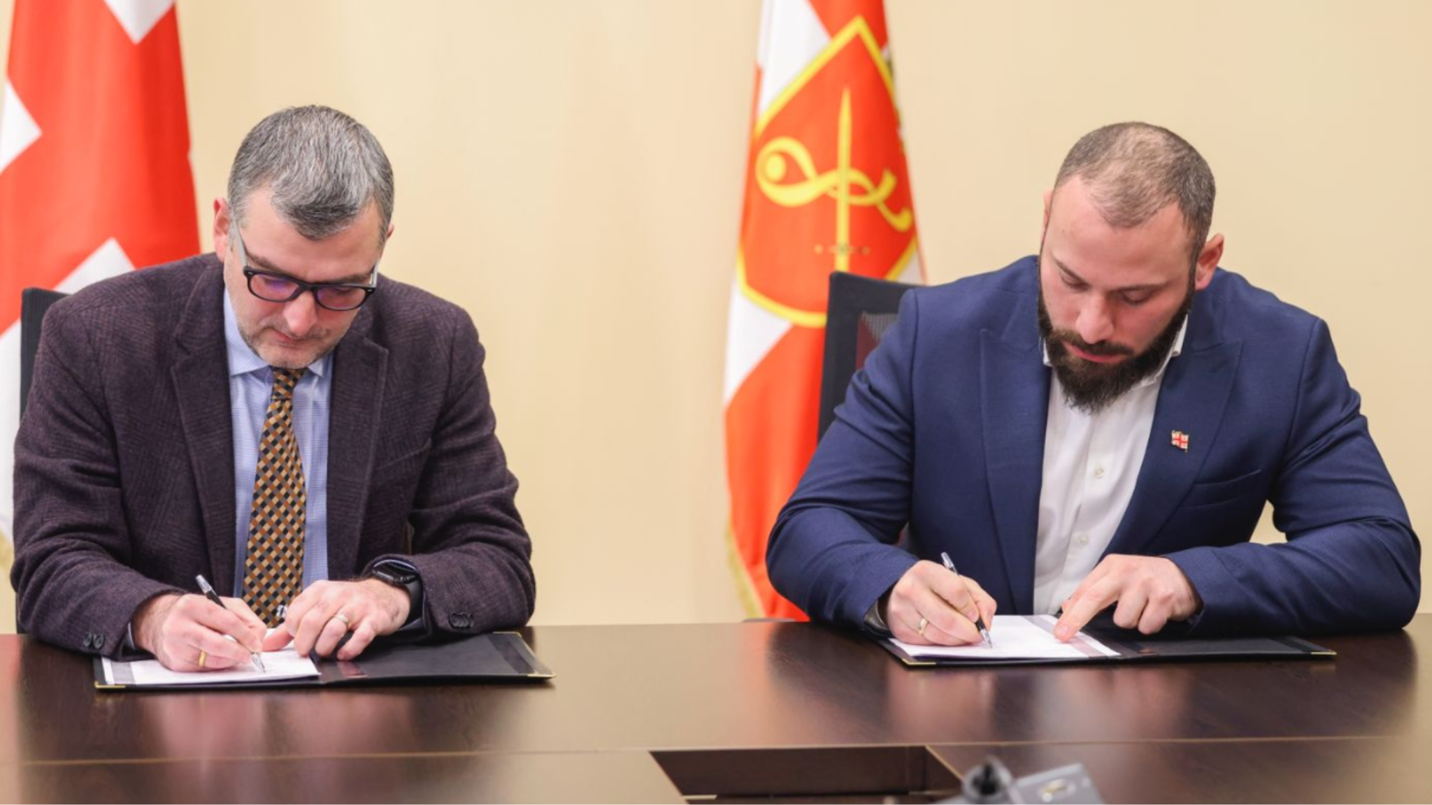 საქართველოს თავდაცვის სამინისტრო სამხედრო მოსამსახურეებს, უწყებაში დასაქმებულ სამოქალაქო პირებსა და მათი ოჯახის წევრებს ახალ სოციალური სახის შეღავათებს სთავაზობს