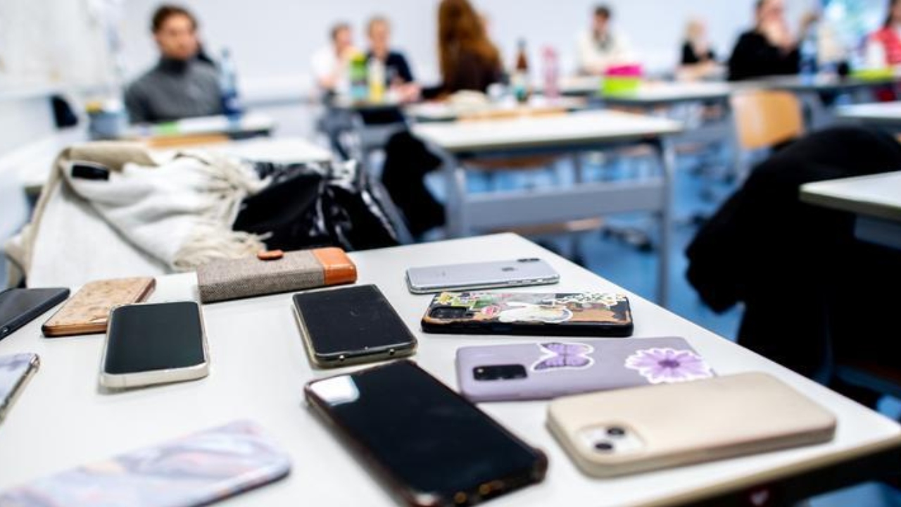 სკოლებში აკრძალვა მობილურების