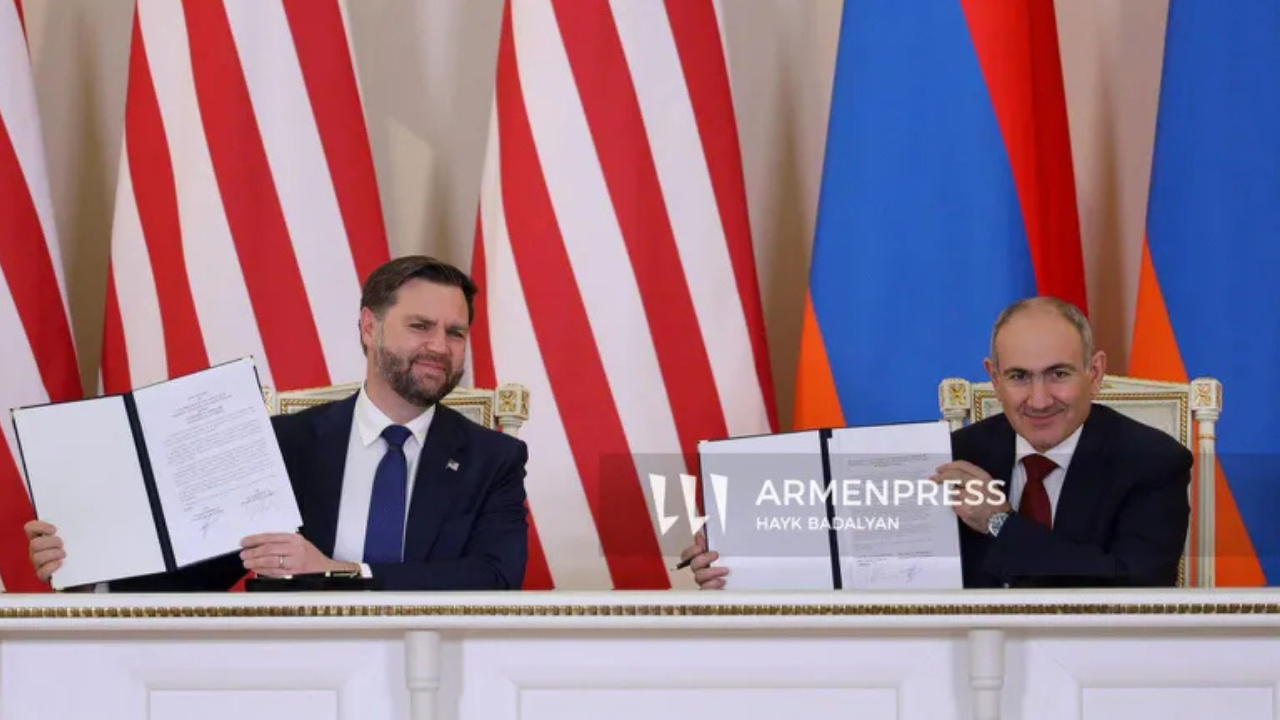 ჯეი დი ვენსი ნიკოლ ფაშინიანი