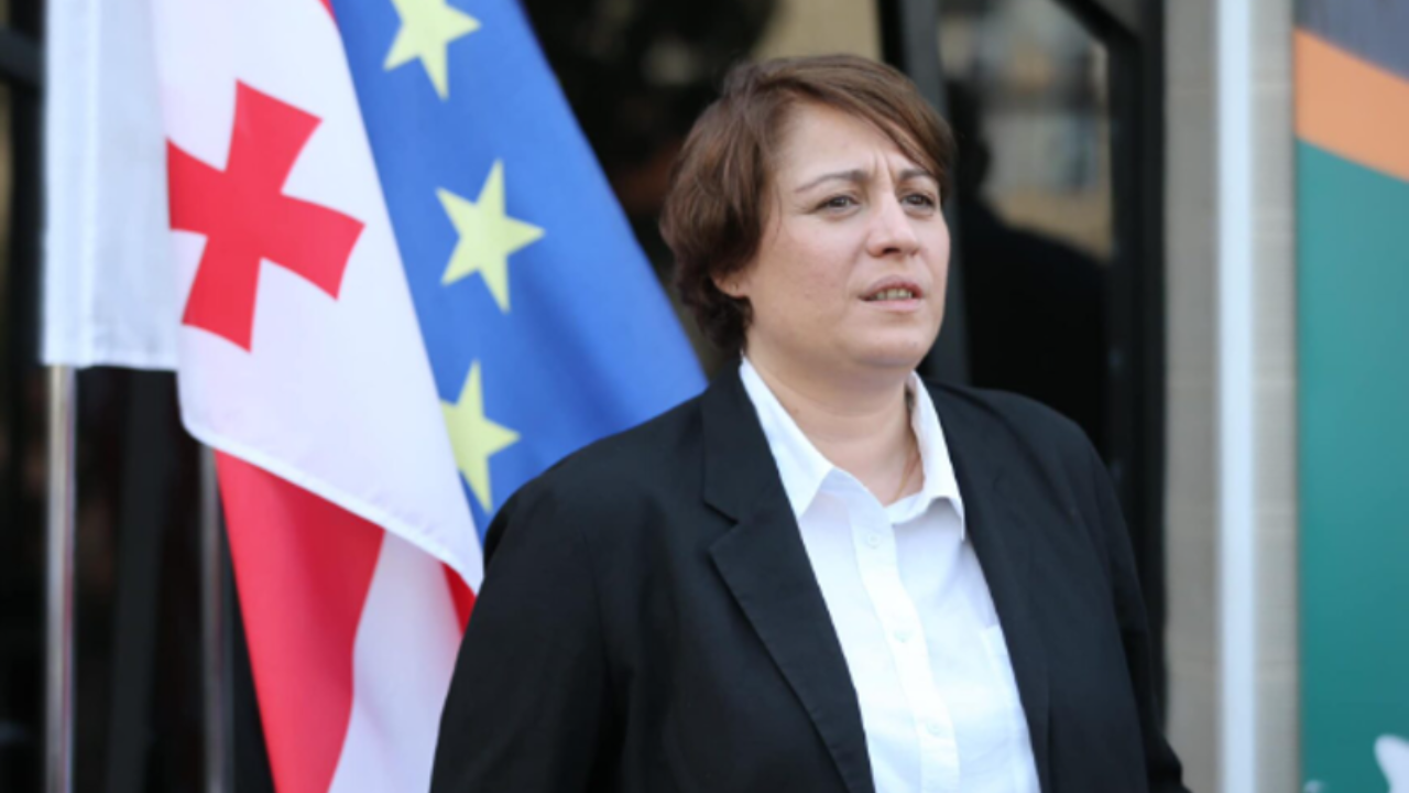 ელენე ხოშტარია