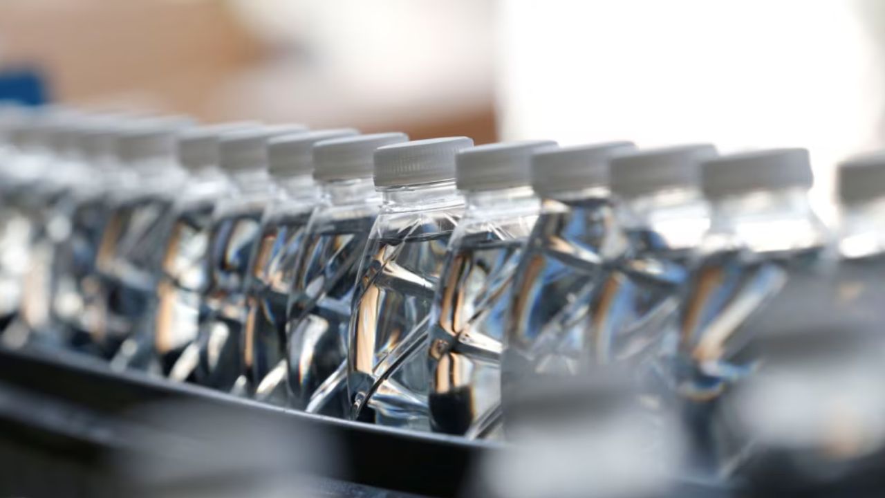 პლასტმასის ბოთლები