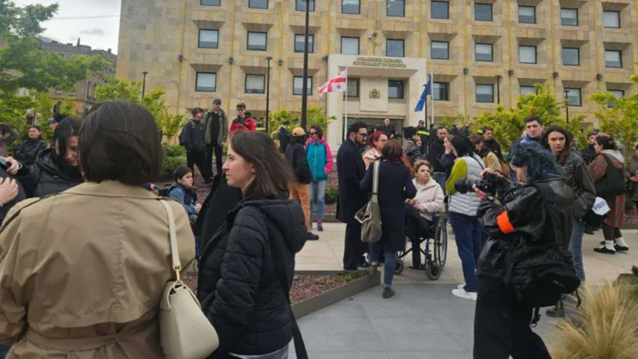 დიუშენი - აქცია - ინტერპრესნიუსის ფოტო