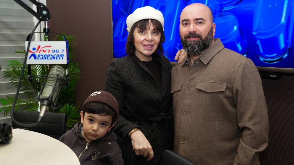 „ეს სიმღერა სწორედ იმ თემატიკაზე არის შექმნილი, რომ ჩვენ თუ გვაქვს სათქმელი დღეს, მით უმეტეს კარგი და თბილი სიტყვები, ამას არ სჭირდება – „მერე“… მერე, შეიძლება, უბრალოდ გული დაგვწყდეს“ – ლევან გულბათაშვილი