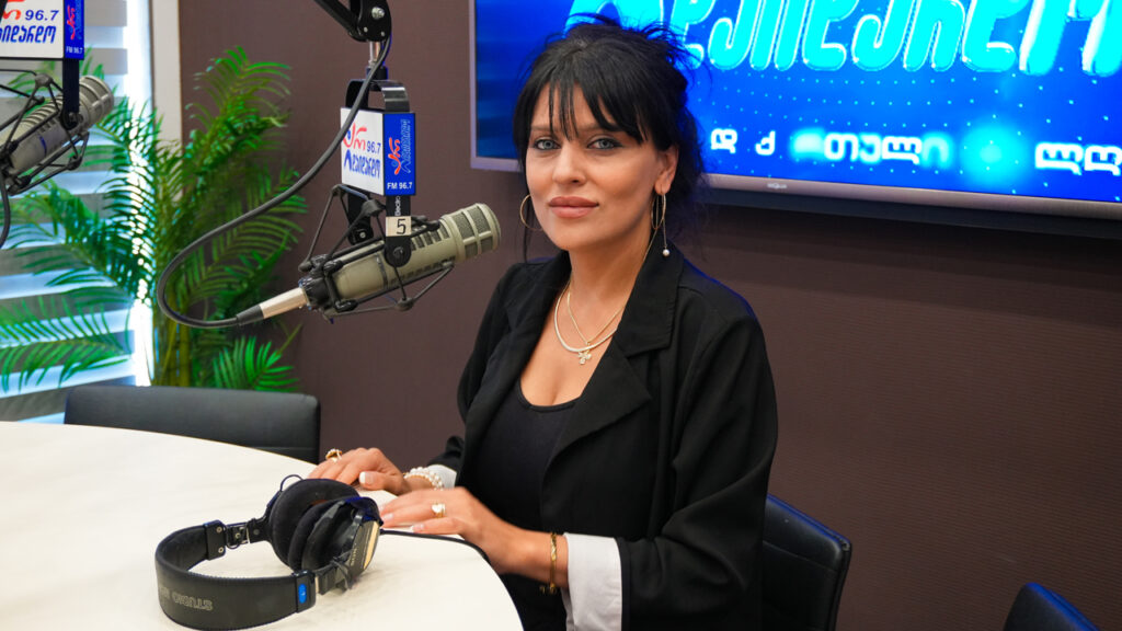 „ძალიან დიდი პაუზა მქონდა და ვიფიქრე, ამხელა პაუზის შემდეგ, სიახლით დავბრუნებულიყავი…“ – ფატი ბროლაშვილი სიმღერის პრემიერით „არ დაიდარდოში“