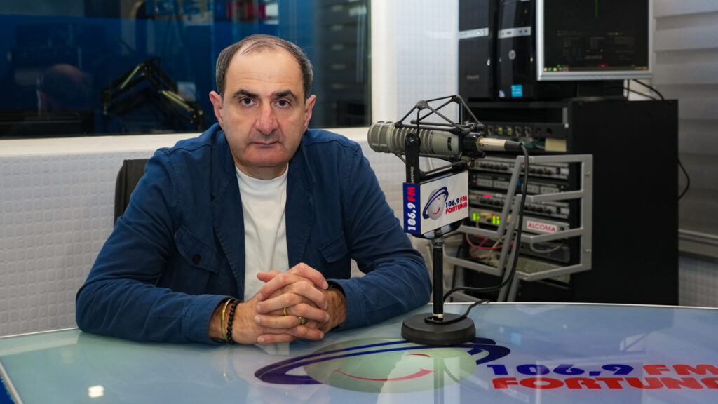 რატომ ავადობს ბავშვი ხშირად და რას ვაკეთებთ არასწორად? – თემურ მიქელაძე ვირუსებზე, აცრებსა და იმუნიტეტზე პოდკასტში „სტუმრად ექიმთან“