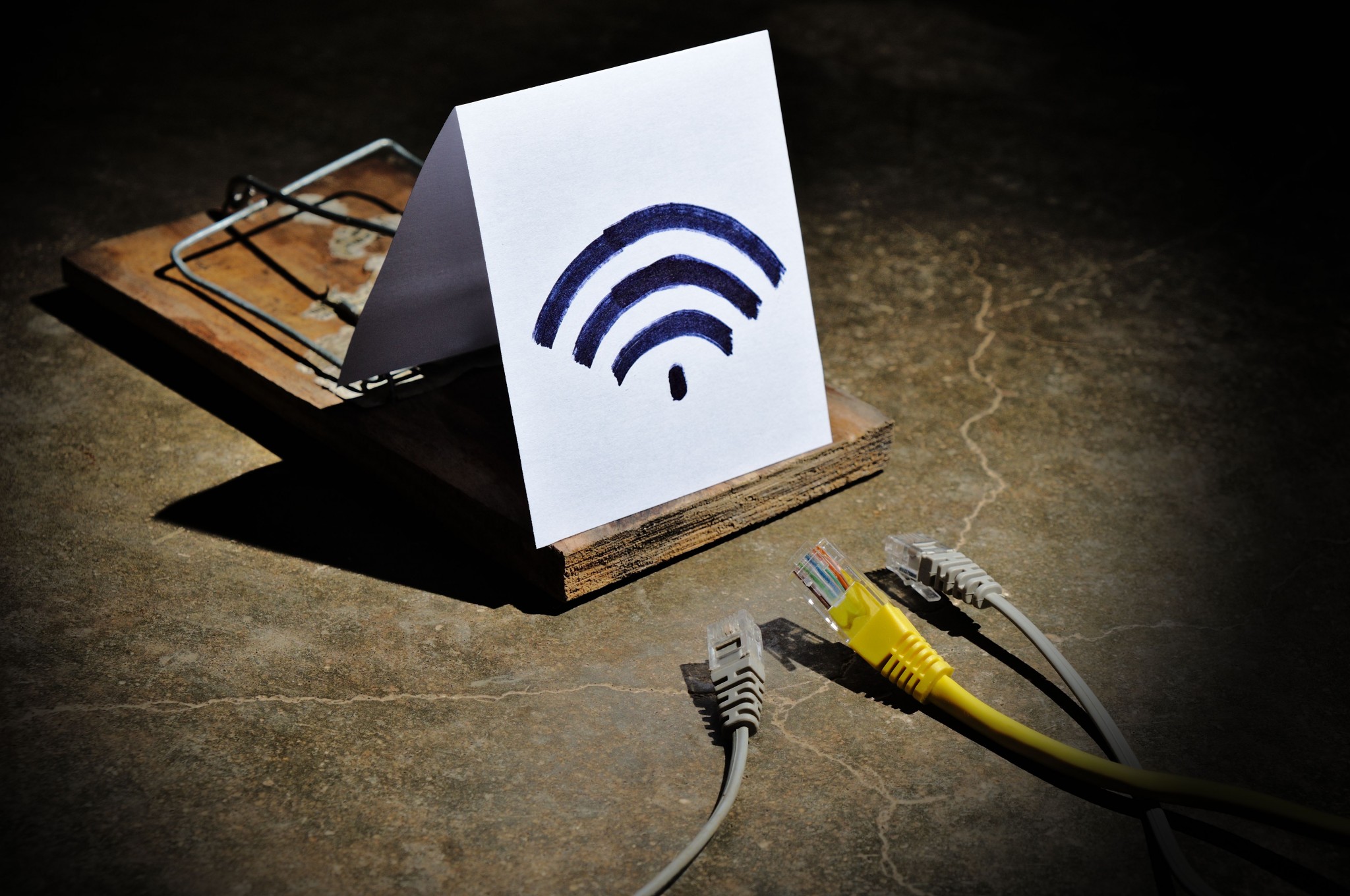 Телевизор теряет wifi. WIFI уязвимости. Уязвимости Wi Fi сетей. Опасный вай фай. Безопасность беспроводного интернета.